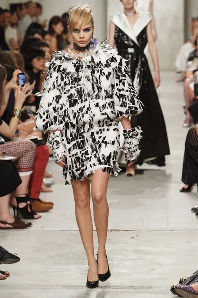 Look 75